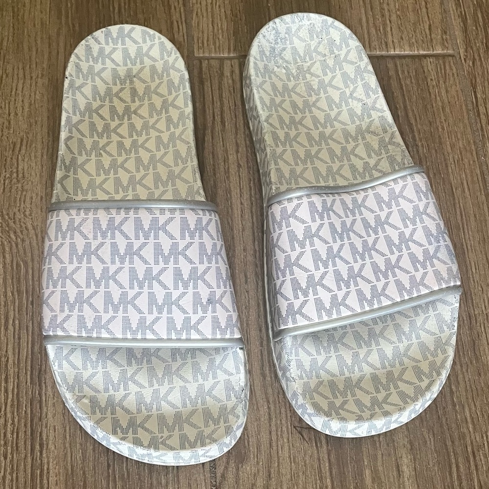 Michael Kors Nolan Logo Slide in Navy women’s 9